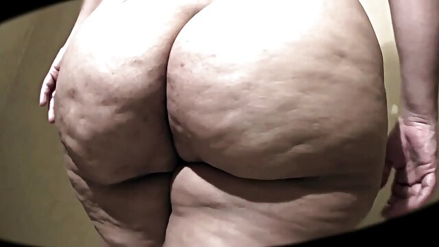 인기 있는 :  젊은 남자는 문신을 한 갈색 머리 여성의 얼굴에기도를 잡습니다. 성인 영화 