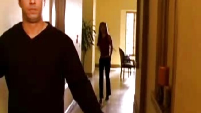인기 있는 :  아내는 집에 없고 남자는 유모를 엿먹이는 것을 이용한다. 성인 영화 